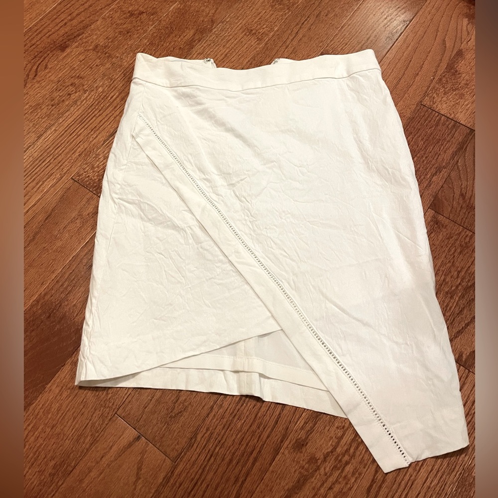 Bebe size 4 white assymetrical mid length skirt